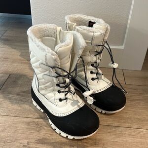 Girls snow boots